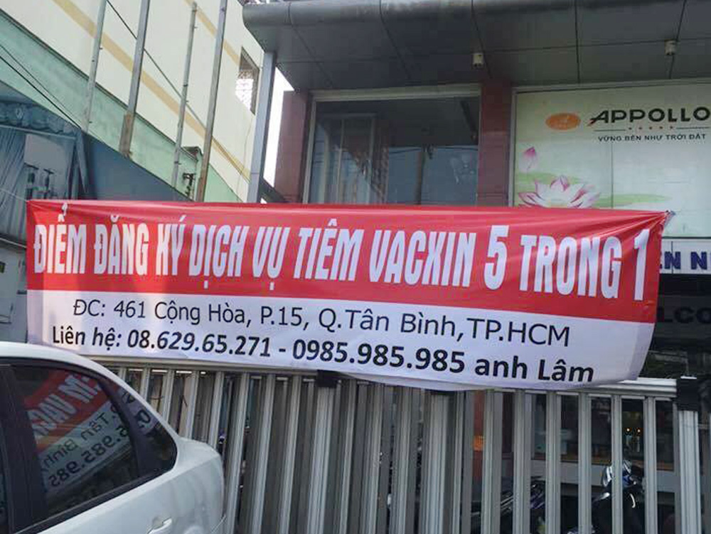 Thông báo là “Điểm đăng ký dịch vụ tiêm vaccine “5 trong 1” - Ảnh: được chia sẻ trên facebook