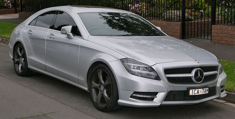 Mẫu xe Mercedes-Benz coupe hiện đại với đường nét sang trọng