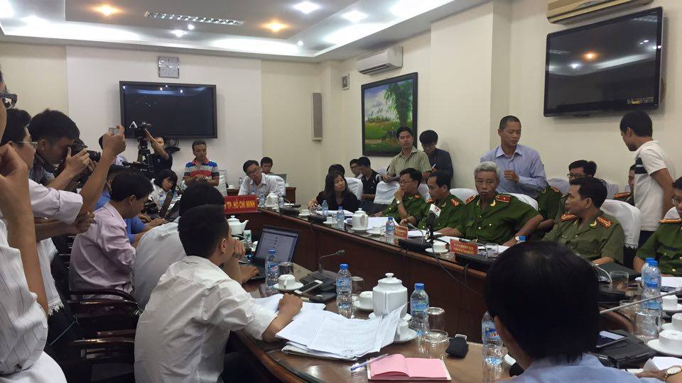 Cuộc họp báo trao đổi thông tin về vụ án quán cà phê Xin Chào '"kinh doanh trái phép" do Công an TP.HCM tổ chức sáng 21.4 - Ảnh: Phan Thương  
