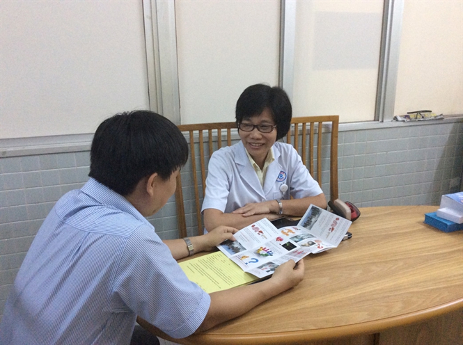 BS Dư Thị Ngọc Thu đang tư vấn hiến tạng 