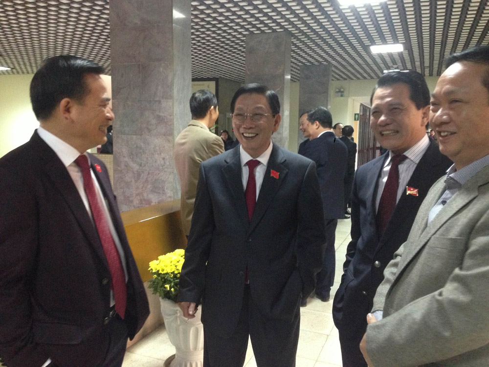 Ông Nguyễn Thế Thảo (thứ hai từ trái sang) với các đại biểu HĐND Hà Nội