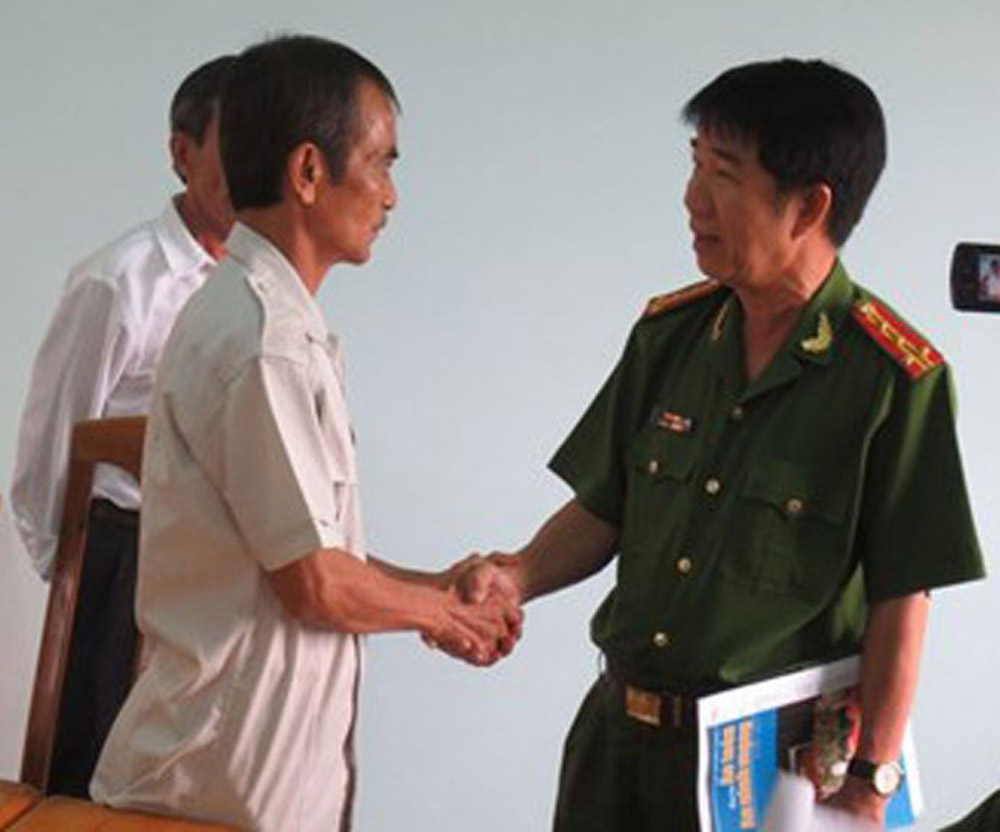 Cơ quan chức năng chưa thể tạm ứng cho ông Huỳnh Văn Nén 1 tỉ đồng vì chưa có quy định - Ảnh: Quế Hà 