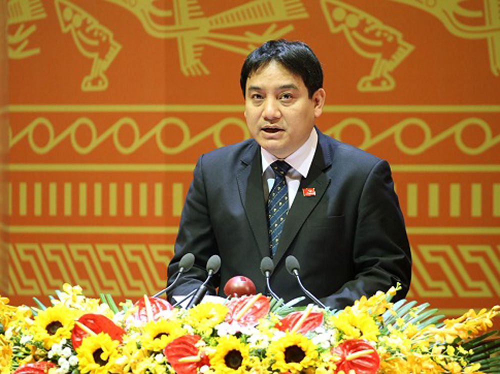 Anh Nguyễn Đắc Vinh phát biểu góp ý cho dự thảo Văn kiện Đại hội XII, sáng 23.1