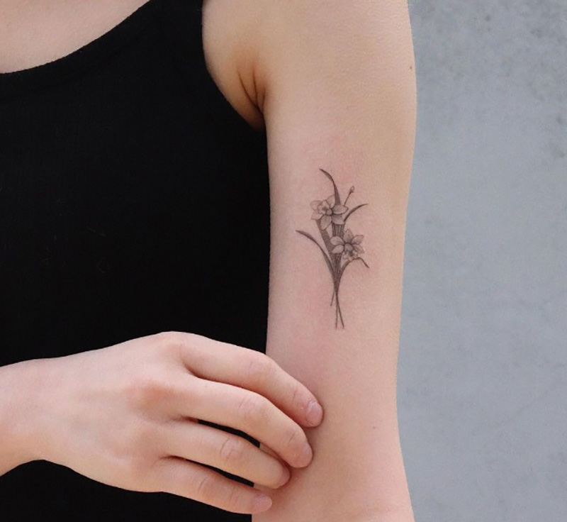 Hình xăm hoa mẫu đơn: Ý nghĩa và mẫu tattoo mini đẹp ở chân, tay, lưng,  trên vai