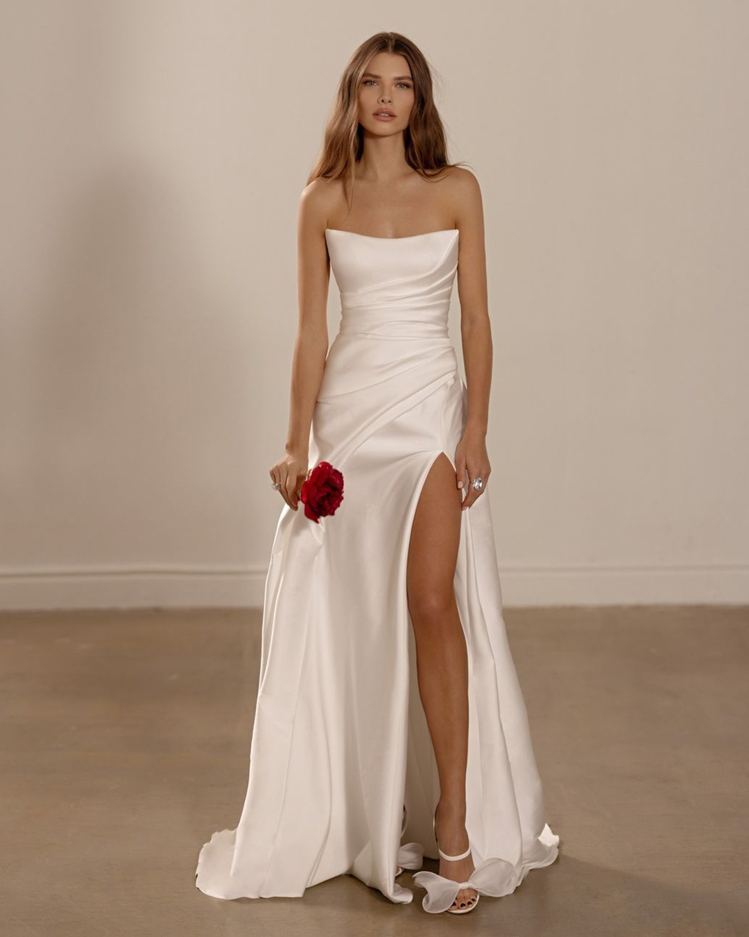 Váy cưới phi trơn đơn giản, thanh lịch | Kiểu váy cưới, Áo váy, Trang phục  trang trọng