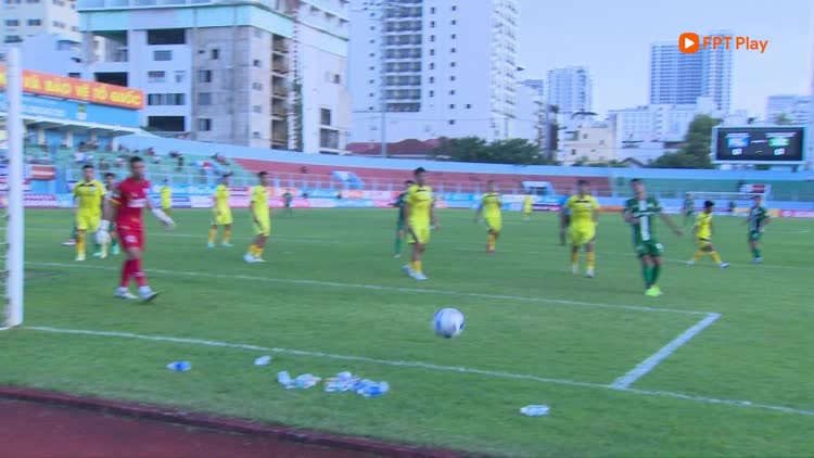 Highlight CLB Khánh Hòa 0-2 CLB Bình Phước: Cú đúp kiến tạo của Công Phượng