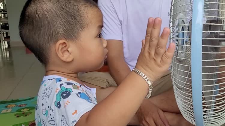 Tiết kiệm điện: Những lời nhắc nhở đáng yêu từ trẻ thơ