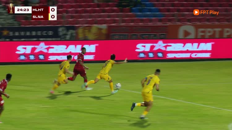 Highlight CLB Hà Tĩnh 2-2 SLNA: Rượt đuổi 4 bàn, SLNA lỡ cơ hội chiếm ngôi đầu