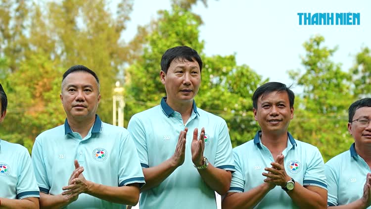 HLV Kim Sang-sik thấy 'nhân tố chuyên nghiệp' tại chung kết TNSV quốc tế 2026 cúp THACO