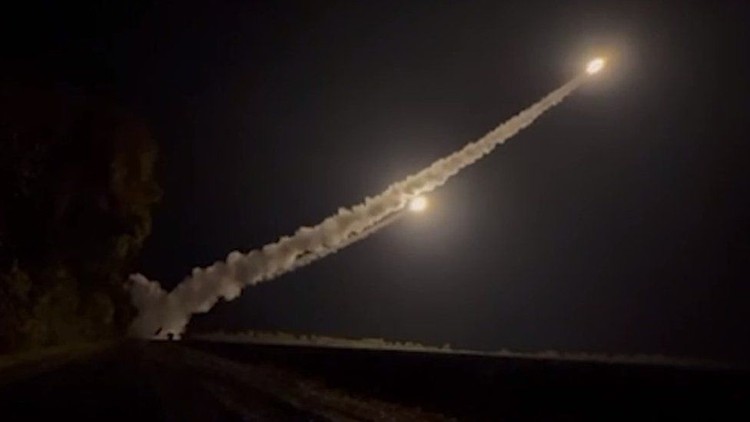Xem Ukraine phóng tên lửa ATACMS mới nhận từ Mỹ vào mục tiêu Nga