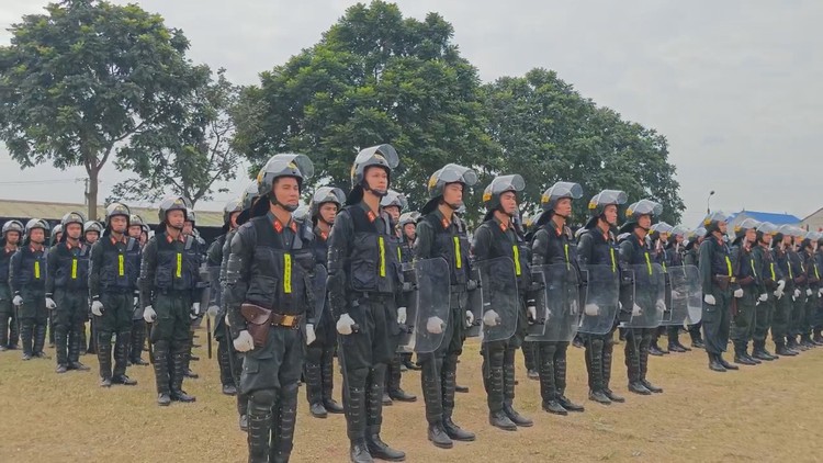 Ấn tượng hình ảnh 500 CSCĐ diễu binh đón nhận Huân chương Bảo vệ Tổ quốc hạng ba