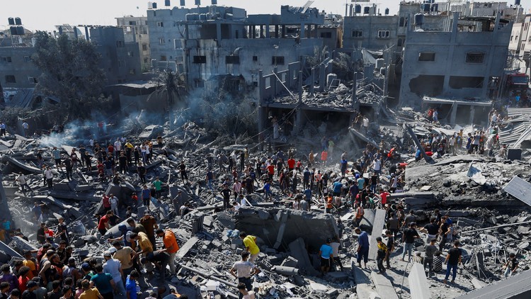 Người thân tìm cách nhận dạng nhau khi Israel tăng cường không kích Gaza