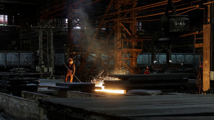 Xung đột bóp nghẹt ngành thép hùng mạnh một thời của Ukraine