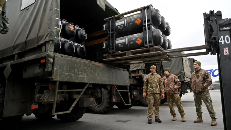 Lầu Năm Góc cảnh báo cạn tiền thay thế vũ khí đã chuyển cho Ukraine