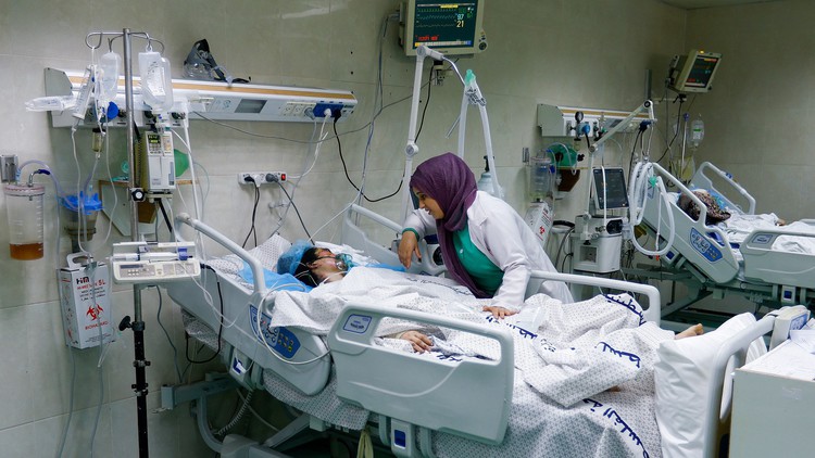 Y tế Gaza hối hả, đau đớn, kiệt sức cứu chữa nạn nhân bom đạn Israel