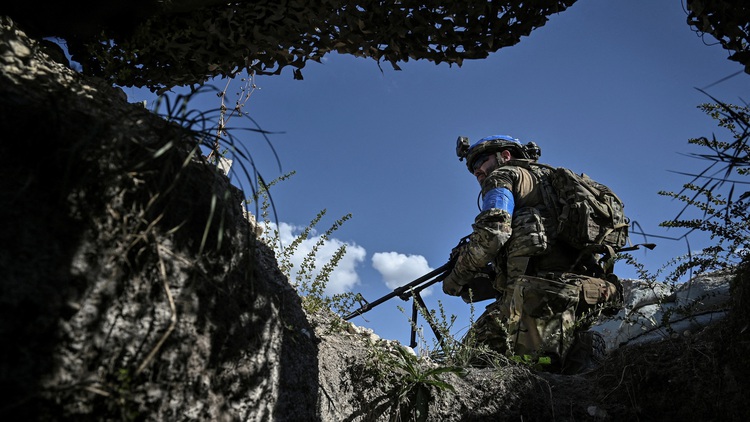 Ukraine có bước tiến gần Bakhmut, cảnh báo Nga tăng lực lượng, chuyển sang tấn công