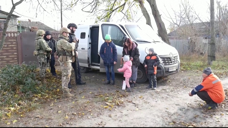 Nga áp sát Kupyansk, Ukraine tổ chức sơ tán