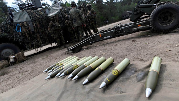 EU 'thất hứa' với mục tiêu cung cấp 1 triệu viên đạn pháo cho Ukraine
