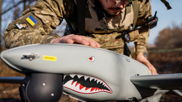 UAV 'Cá mập' trở thành tai mắt cho pháo binh Ukraine đương đầu Nga