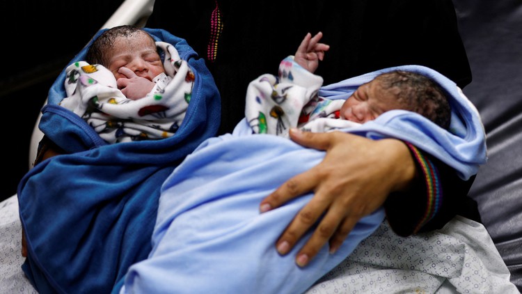 Trẻ sơ sinh Gaza tìm hy vọng sống ở Ai Cập, bệnh viện lại bị Israel nã đạn
