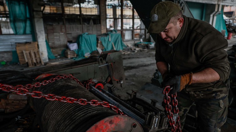 Thợ sửa xe tăng Ukraine nói nguyên nhân gây hư hỏng thường gặp là gì?