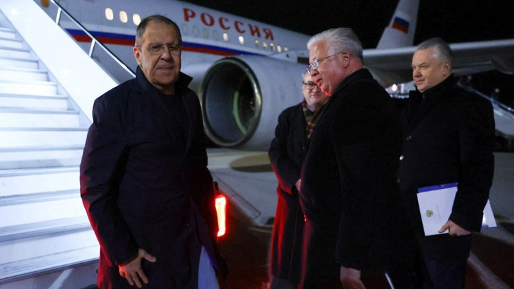 Bulgaria đóng không phận với máy bay chở Ngoại trưởng Lavrov vì lý do gì?
