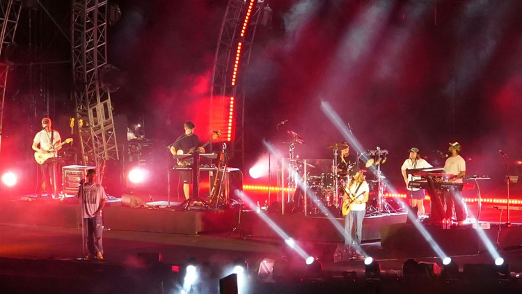 Maroon 5 tổng duyệt cho đêm diễn 8 Wonder Winter Festival