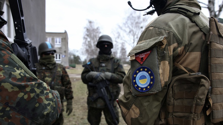 Vì sao quan chức Ukraine nói bài bản chiến thuật của NATO nên 'xếp xó'?