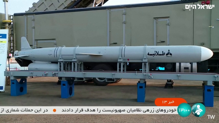 Iran khoe tên lửa hành trình 'thông minh', bị Mỹ tố phóng UAV vào tàu biển