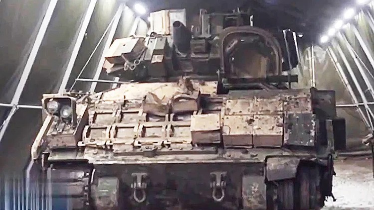 Nga khoe chiến lợi phẩm xe bọc thép M2 Bradley Mỹ viện trợ cho Ukraine