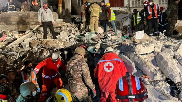 Cứu hộ tuyệt vọng chạy đua với thời gian khi số nạn nhân động đất Thổ Nhĩ Kỳ-Syria tăng cao