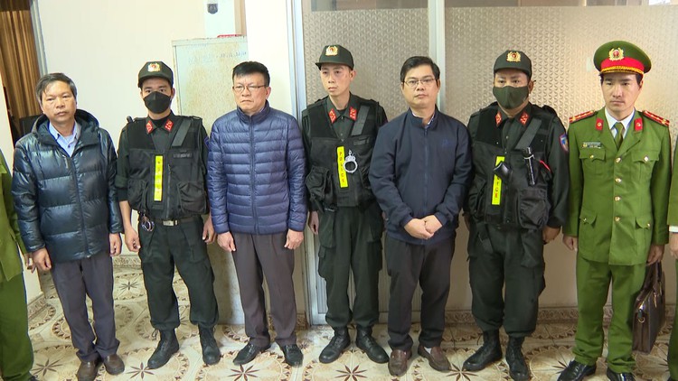 3 lãnh đạo Trung tâm đăng kiểm tỉnh Thừa Thiên - Huế bị bắt