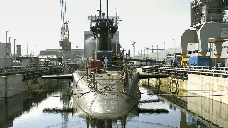 Hải quân Anh điều tra khẩn vụ dùng keo dán bu lông gãy trên tàu ngầm hạt nhân