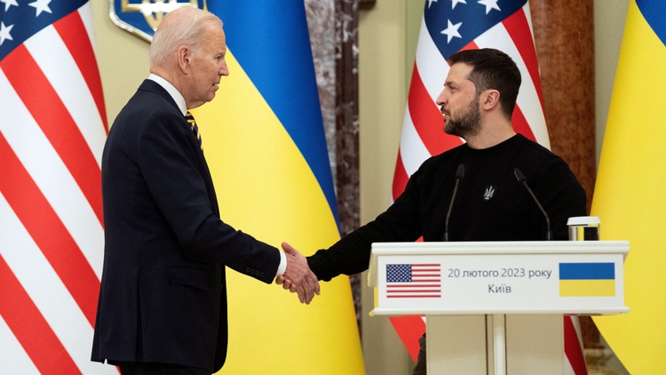 Tổng thống Biden cam kết gì trong chuyến thăm bất ngờ đến Ukraine?