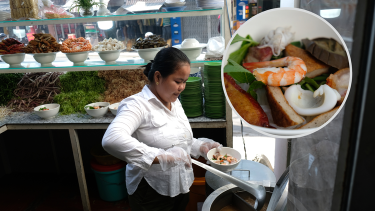 Bún mắm heo quay Khmer ăn kèm 10 loại rau sống ngon như thế nào?