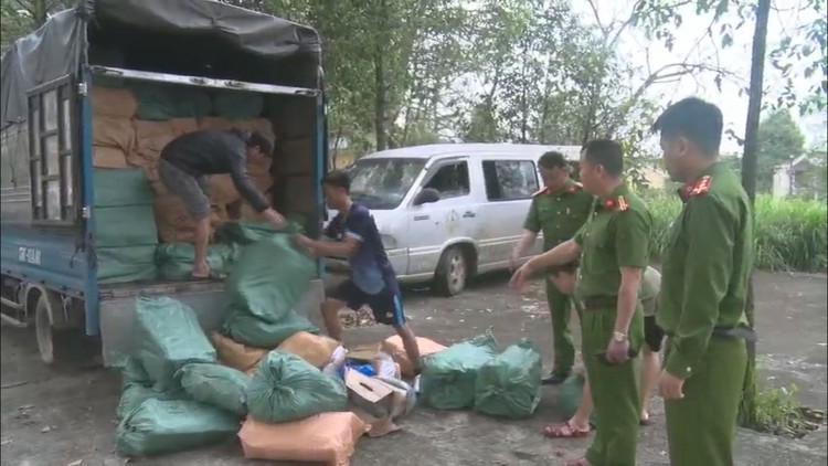 Gần 6 tấn sản phẩm động vật bị bắt trên đường “xuất khẩu” sang Lào