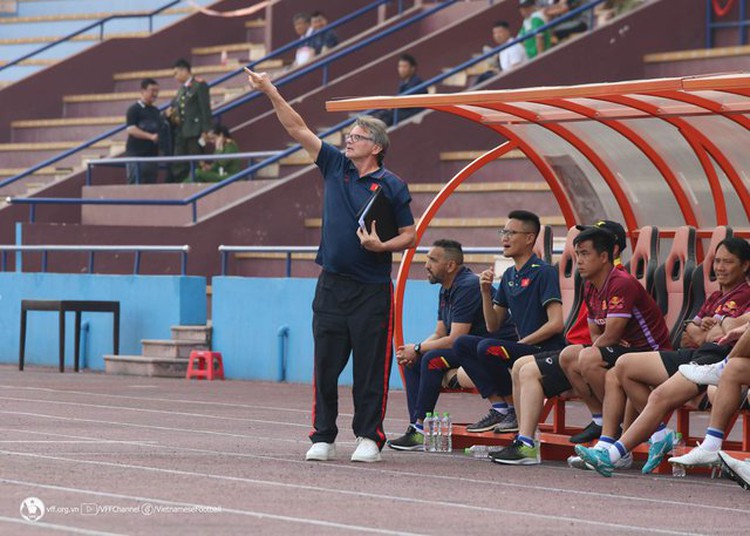 U.23 Việt Nam thắng trận đầu tiên dưới thời HLV Troussier