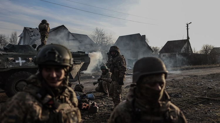Tổng thống, chỉ huy quân đội Ukraine tuyên bố quyết giữ Bakhmut