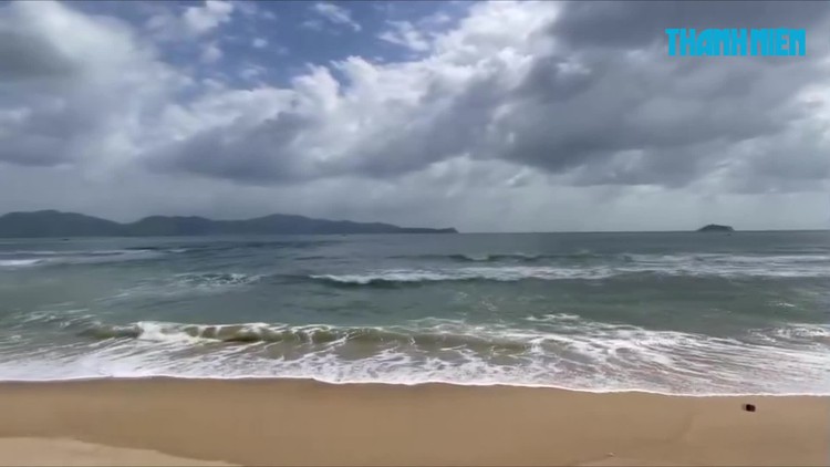 Biệt thự ven biển Phú Yên có nguy cơ bị ‘nuốt chửng’ do triều cường