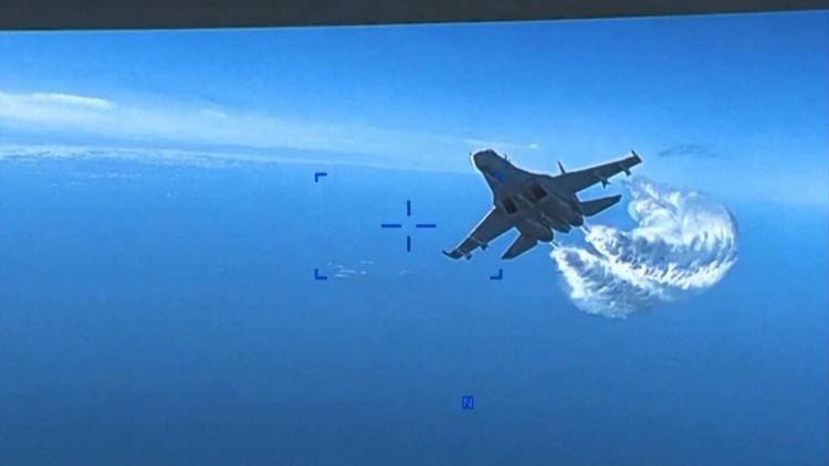 Mỹ tung video Su-27 Nga xả dầu vào UAV Mỹ MQ-9 Reaper trên biển Đen