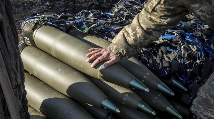 Viện trợ đạn dược cho Ukraine không dễ khi châu Âu thiếu thuốc súng