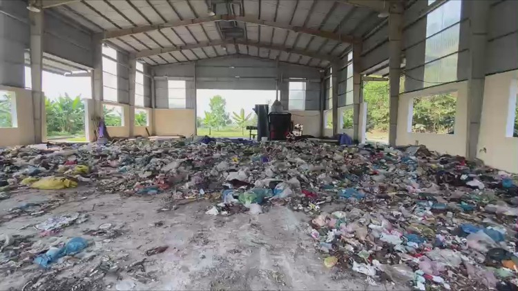 Xây nhà máy xử lý hơn chục tỉ, vẫn phải chôn lấp rác tạm thời