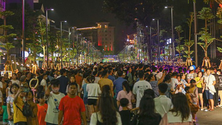 Cận cảnh phố đi bộ Hai Bà Trưng gần 100 tỉ ở Huế