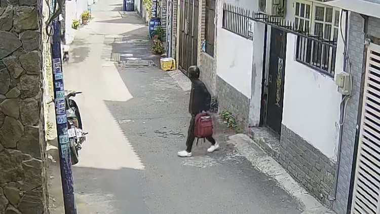 Đột nhập vào nhà ‘kín cổng cao tường’, trộm tài sản của sinh viên trong ít phút