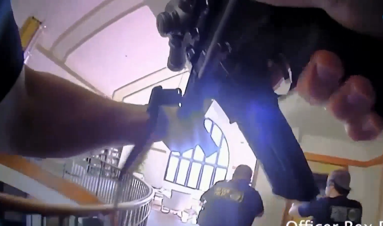 Cảnh sát công bố video diệt kẻ xả súng trường học Mỹ, nói hung thủ bị rối loạn cảm xúc
