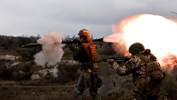 Nga nói vẫn chiếm ưu thế, Ukraine sẵn sàng phản công