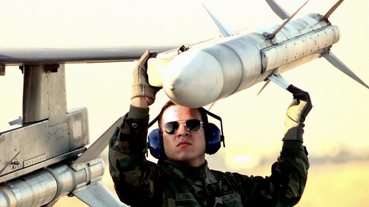 Lầu Năm Góc tìm cách giúp MiG của Ukraine bắn tên lửa đối không của Mỹ