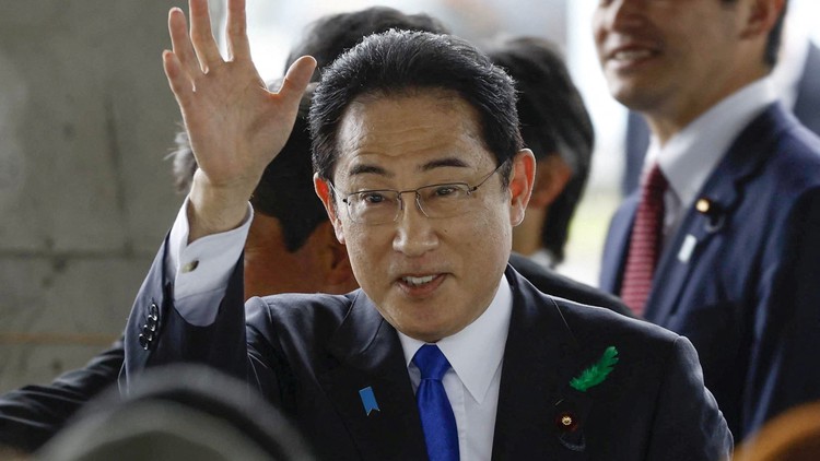 Thủ tướng Nhật Bản phải sơ tán sau vụ nổ gần nơi diễn thuyết