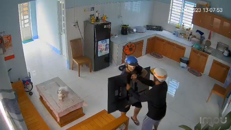 Vừa lắp camera chống trộm thì nhà bị trộm