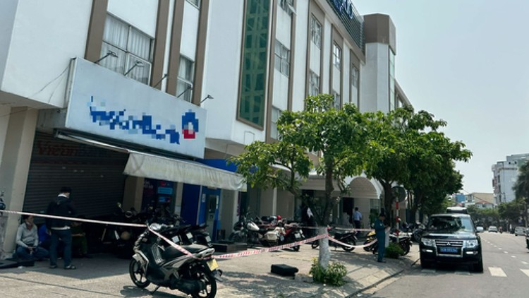 Đà Nẵng: Truy bắt nghi can cướp ngân hàng táo tợn giữa trưa